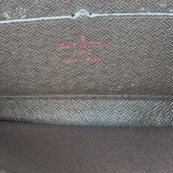 LOUIS VUITTON Damier Ebene Zippy Wallet
Long Wallet CA3112 - Picture 13 of 15